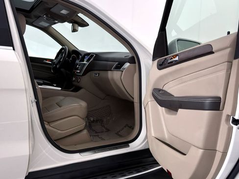 Used 2015 Mercedes-Benz ML 350 ML350 4MATIC w/ Premium 1 Package image 24