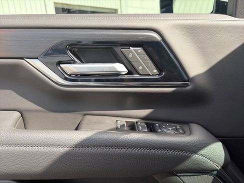 Used 2026 GMC Yukon Denali w/ Denali Reserve Package AWD/4WD image 4