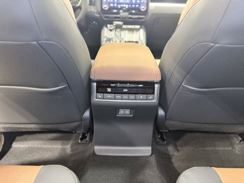 Used 2026 Lexus GX 550 image 33