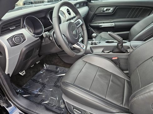 Used 2017 Ford Mustang GT Premium w/ Black Accent Package RWD image 11