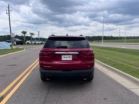 Used 2022 Chevrolet Traverse LT FWD image 3