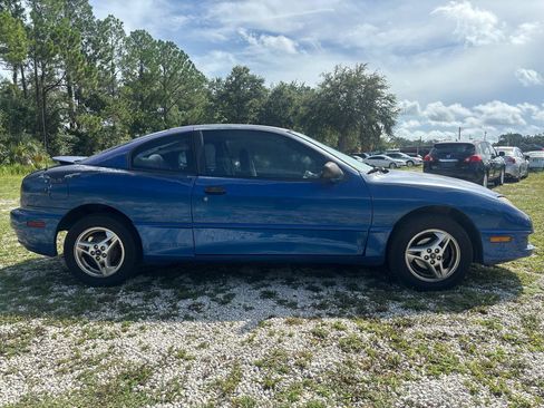 Used 2004 Pontiac Sunfire Coupe w/ 1SB Preferred Equipment Group FWD image 6
