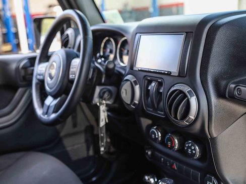 Used 2018 Jeep Wrangler Sport AWD/4WD image 21