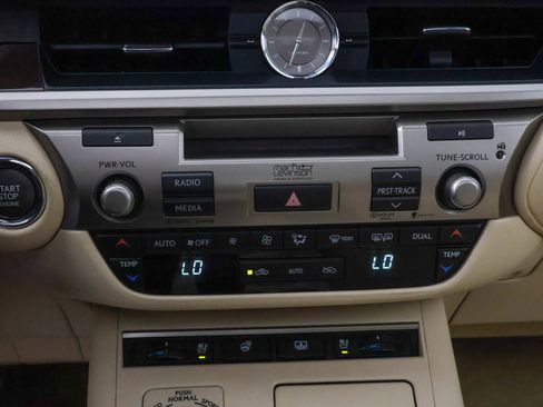 Used 2013 Lexus ES 350 FWD image 39