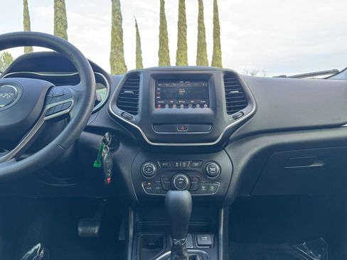 Used 2019 Jeep Cherokee Latitude w/ Popular Appearance Group image 15