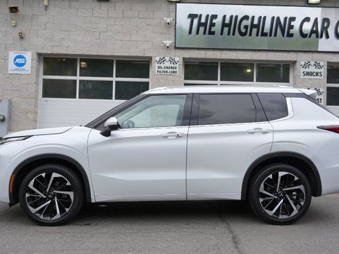 Used 2024 Mitsubishi Outlander SEL FWD image 3