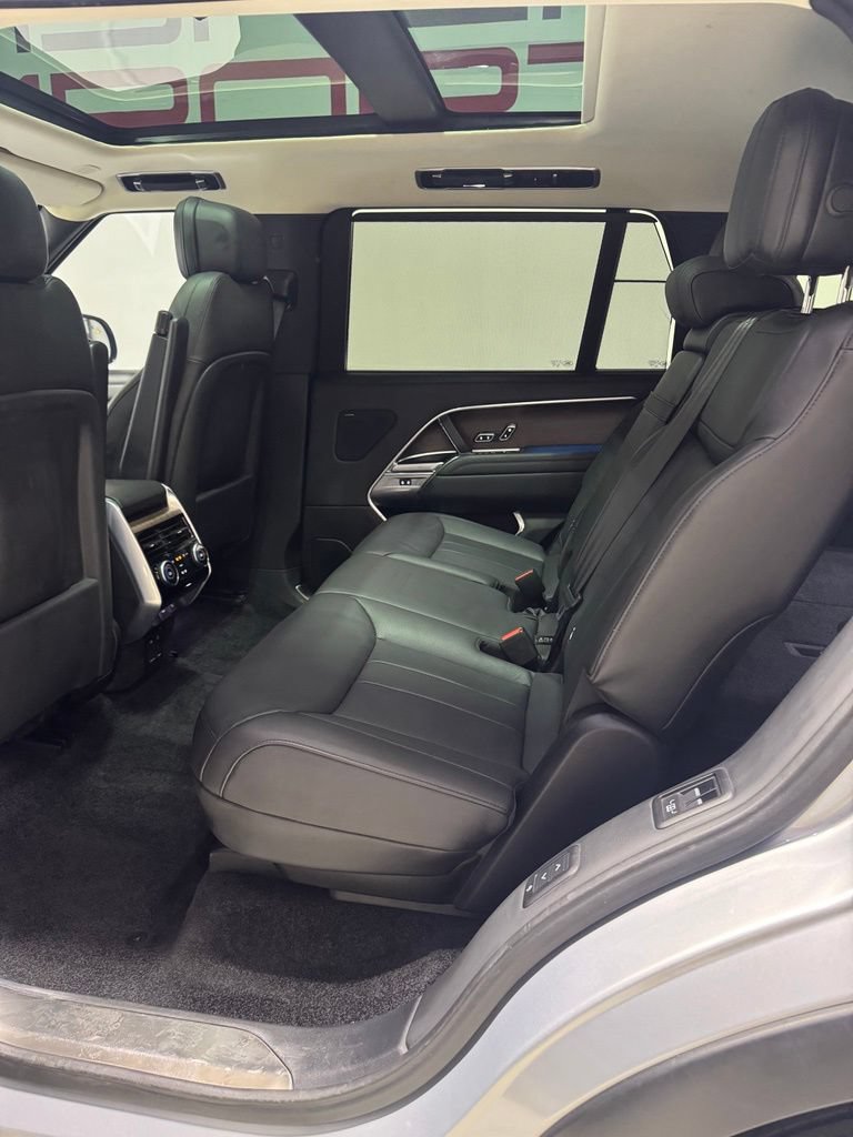Used 2024 Land Rover Range Rover Long Wheelbase SE AWD/4WD image 25