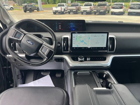 Used 2025 Ford Expedition Platinum AWD/4WD image 22