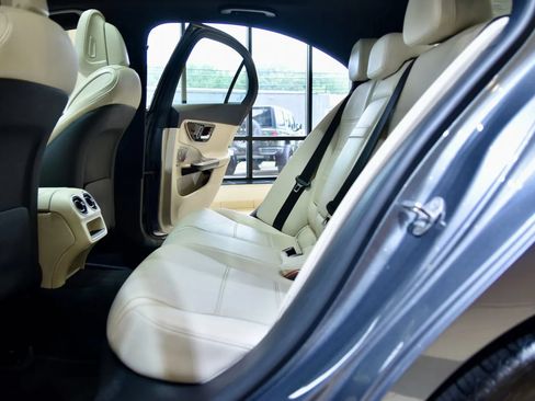 Used 2022 Mercedes-Benz C 300 4MATIC Sedan w/ Exclusive Trim Package image 18