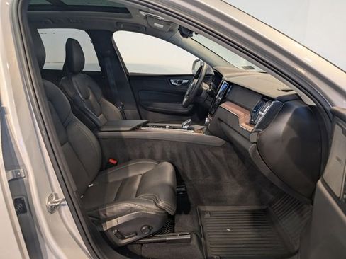 Used 2023 Volvo XC60 B5 Ultimate w/ Climate Package image 28