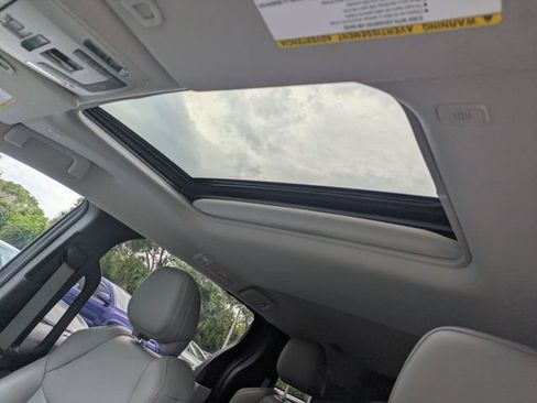 Used 2025 Toyota Sienna XLE FWD image 22