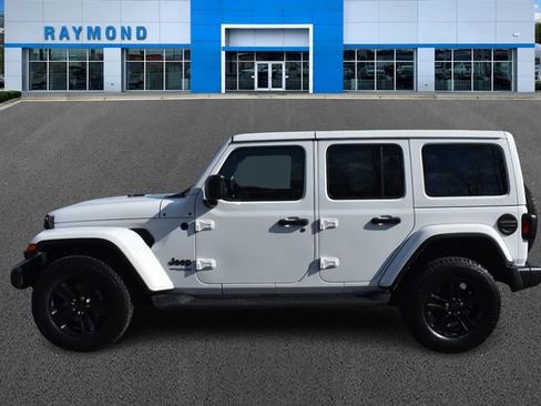 Used 2022 Jeep Wrangler Unlimited Sahara image 6