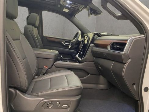 Used 2025 GMC Yukon Denali w/ Sun & Power Step Package AWD/4WD image 21