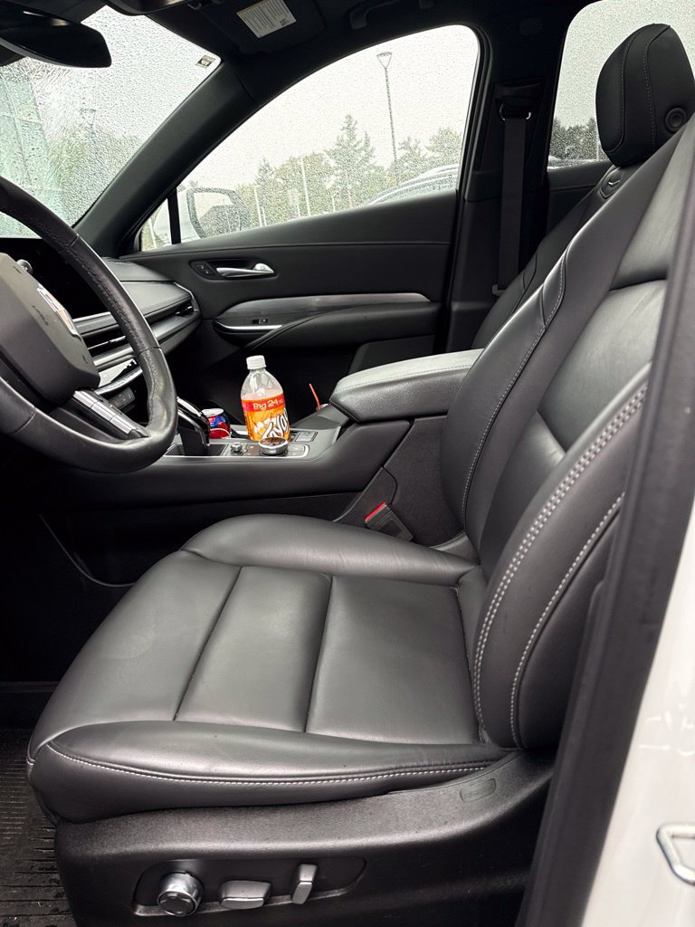 Used 2024 Cadillac XT4 Premium Luxury w/ Cold Weather Package AWD/4WD image 4