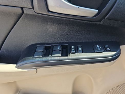 Used 2014 Toyota Camry LE FWD image 22