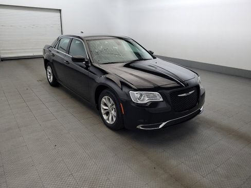 Used 2019 Chrysler 300 Touring RWD image 13