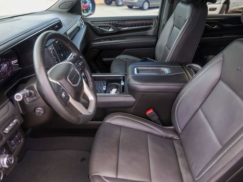 Used 2023 GMC Yukon XL Denali w/ Max Trailering Package image 9