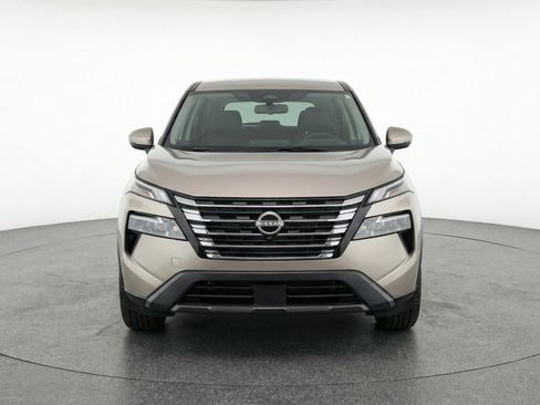 Used 2025 Nissan Rogue SV AWD/4WD image 2