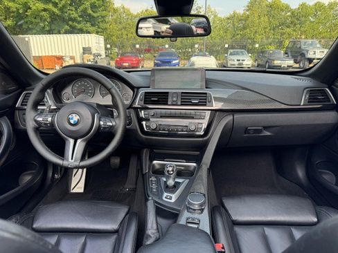 Used 2018 BMW M4 Convertible RWD image 34