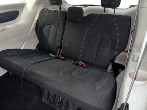 Used 2023 Chrysler Voyager LX image 42