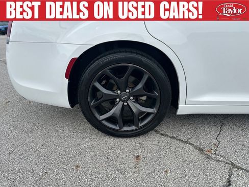 Used 2021 Chrysler 300 Touring w/ Sport Appearance Package RWD image 31