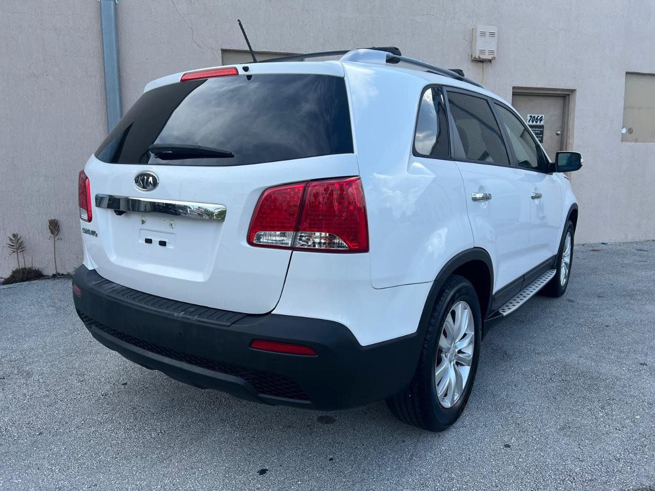Used 2011 Kia Sorento LX w/ Convenience Pkg FWD image 6