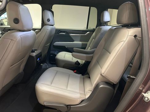 Used 2024 GMC Acadia Elevation image 24