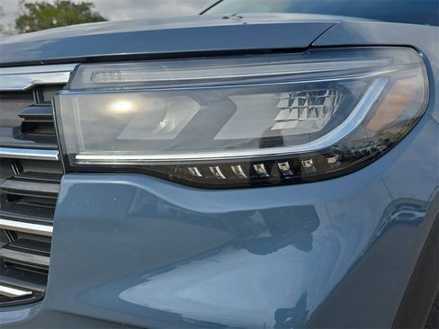 New 2025 Ford Explorer Active w/ Active Comfort Package image 29