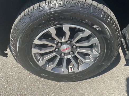 Used 2019 GMC Sierra 1500 AT4 w/ AT4 Premium Package AWD/4WD image 9