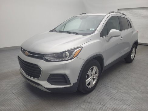 Used 2019 Chevrolet Trax LT w/ LT Convenience Package image 2