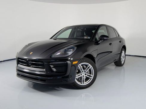 Certified 2025 Porsche Macan image 1