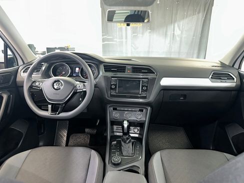 Used 2020 Volkswagen Tiguan S image 25