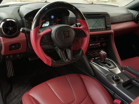 Used 2020 Nissan GT-R Premium w/ Premium Interior Package AWD/4WD image 7