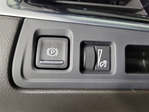 Certified 2023 Cadillac XT6 Premium Luxury image 32