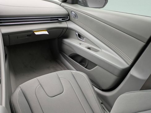 New 2026 Hyundai Elantra SEL Sport Premium FWD image 17