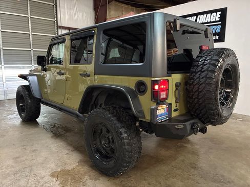 Used 2013 Jeep Wrangler Unlimited Rubicon image 16