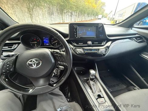 Used 2018 Toyota C-HR XLE image 17