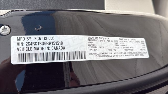 Used 2024 Chrysler Pacifica Touring-L FWD image 27