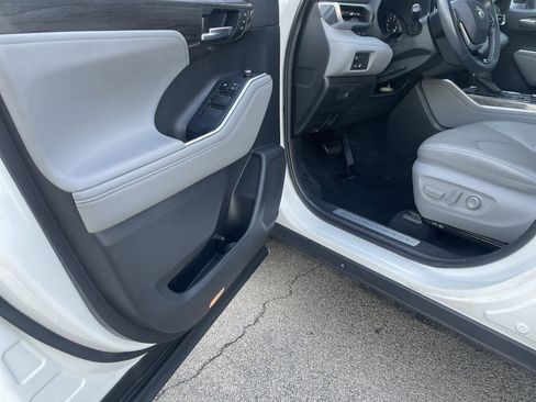 Certified 2020 Toyota Highlander Limited AWD/4WD image 14