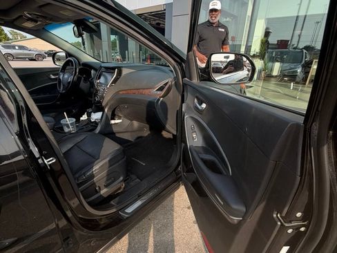 Used 2018 Hyundai Santa Fe Limited w/ Cargo Package FWD image 15