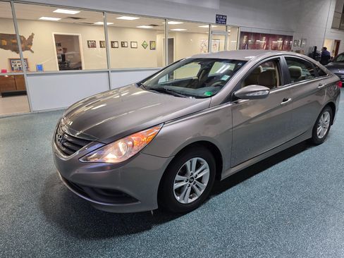 Used 2014 Hyundai Sonata GLS w/ Popular Equipment Group 2 image 2