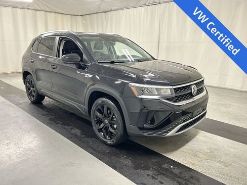 Certified 2022 Volkswagen Taos SE AWD/4WD image 1