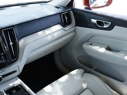 Used 2022 Volvo XC60 B5 Inscription w/ Advanced Package FWD image 27