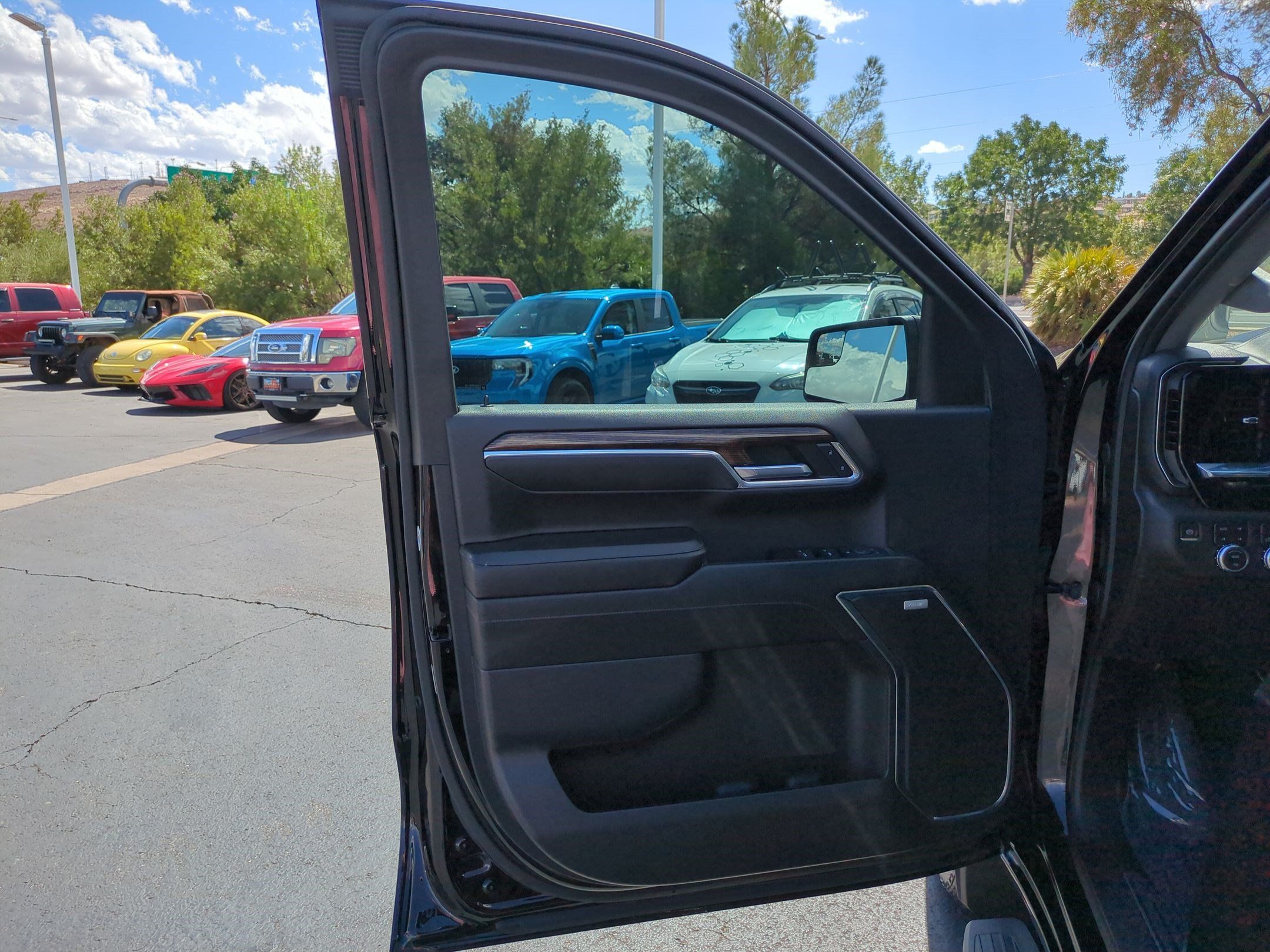 Used 2024 GMC Sierra 1500 Elevation w/ Preferred Package AWD/4WD image 12
