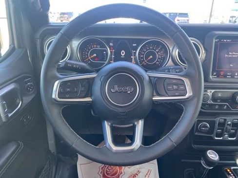 Used 2023 Jeep Gladiator Overland image 15