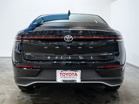 Used 2023 Toyota Crown Limited w/ Advanced Technology Package image 8