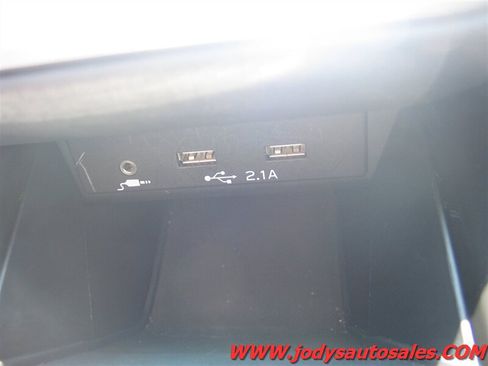 Used 2022 Subaru Outback Premium AWD/4WD image 18