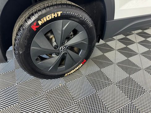 Used 2025 Volkswagen Taos S image 32