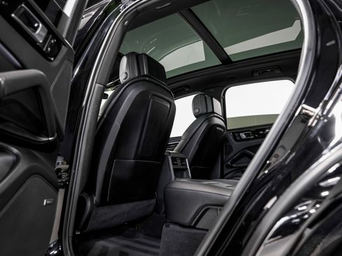 Used 2022 Porsche Cayenne S image 30