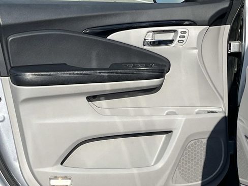 Used 2017 Honda Pilot Touring image 25